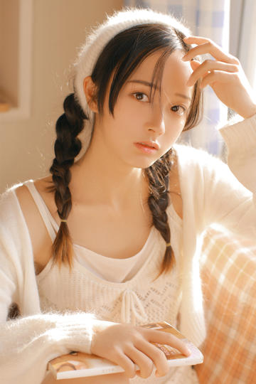 边摸边吃奶边做爽视频日本